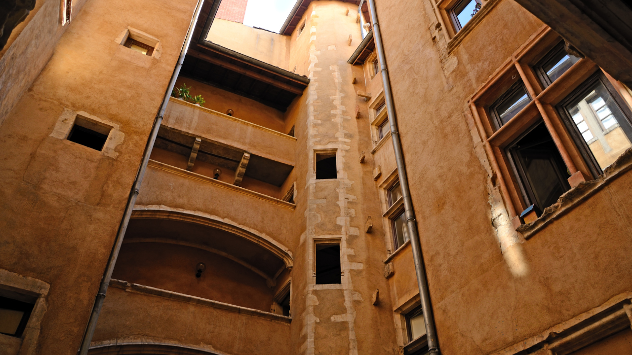 Image des célèbres traboules de Lyon