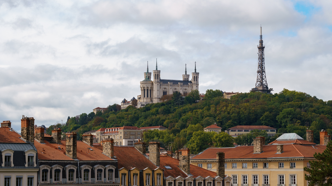 Lyon et la tour métallique de Fourvière